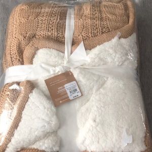 Pottery Barn Cozy Cable Throw-NEW